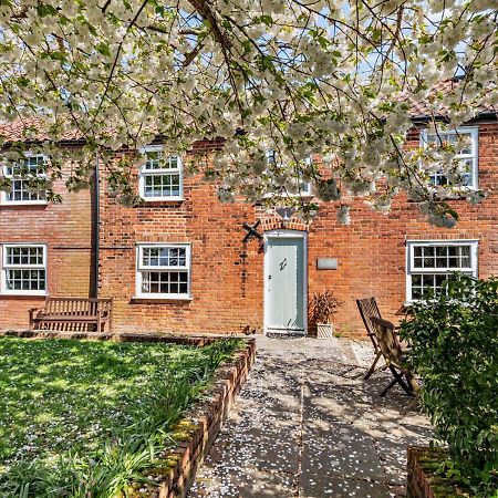 Cobblers Cottage - Holt Холт Экстерьер фото